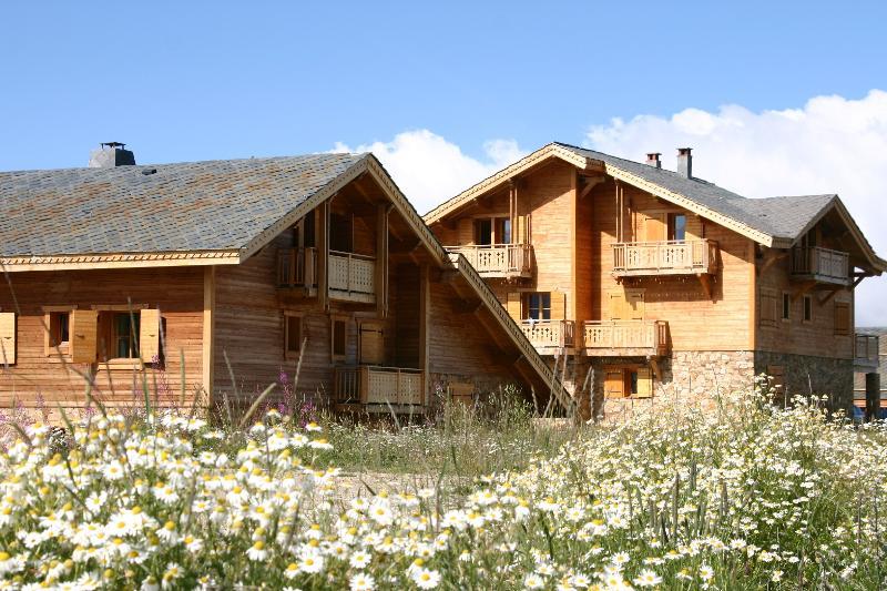 Madame Vacances Les Chalets De L'Altiport Alpe d'Huez Екстер'єр фото